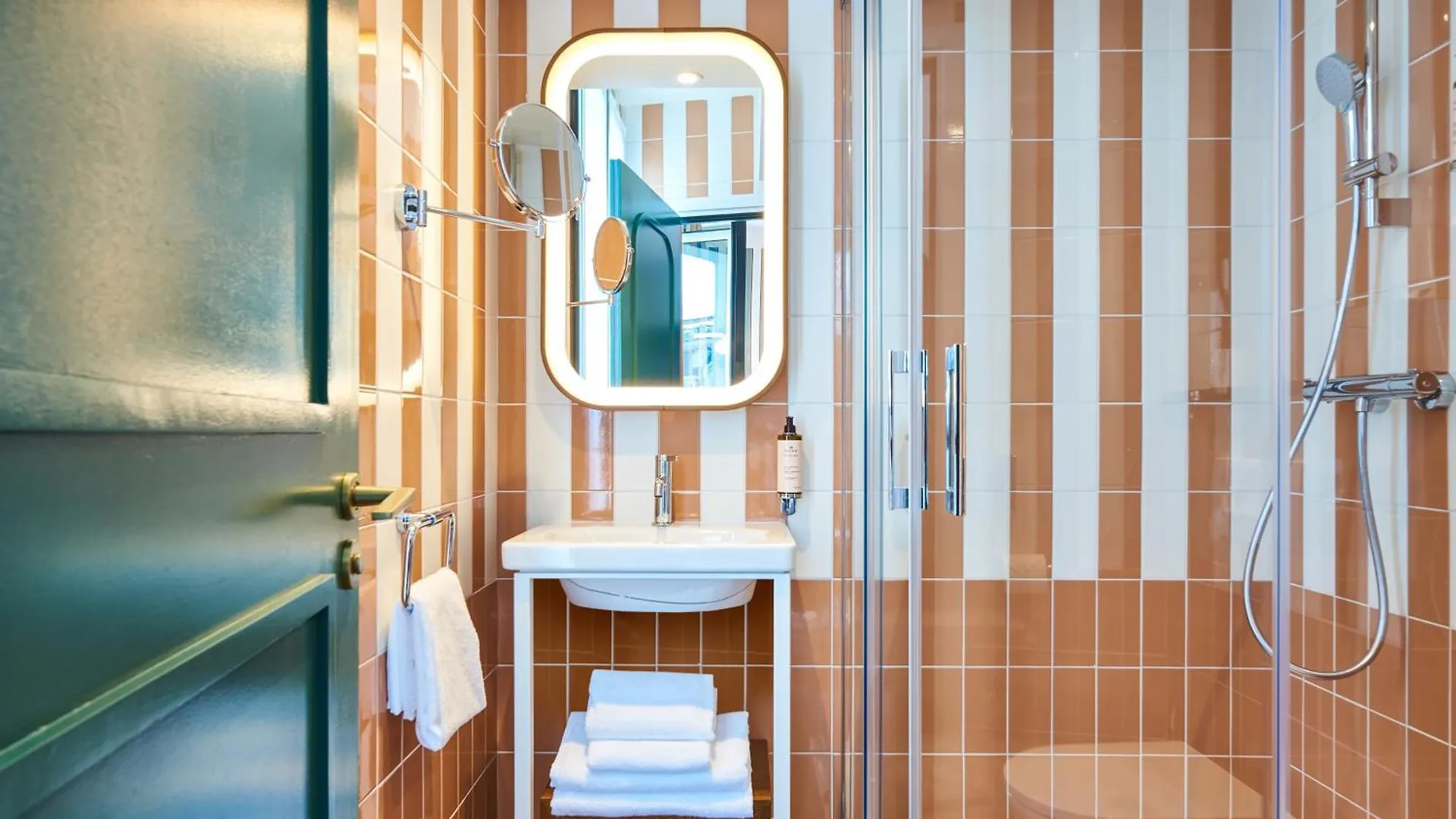 Hotel ibis Paris Sacré Coeur 18ème
