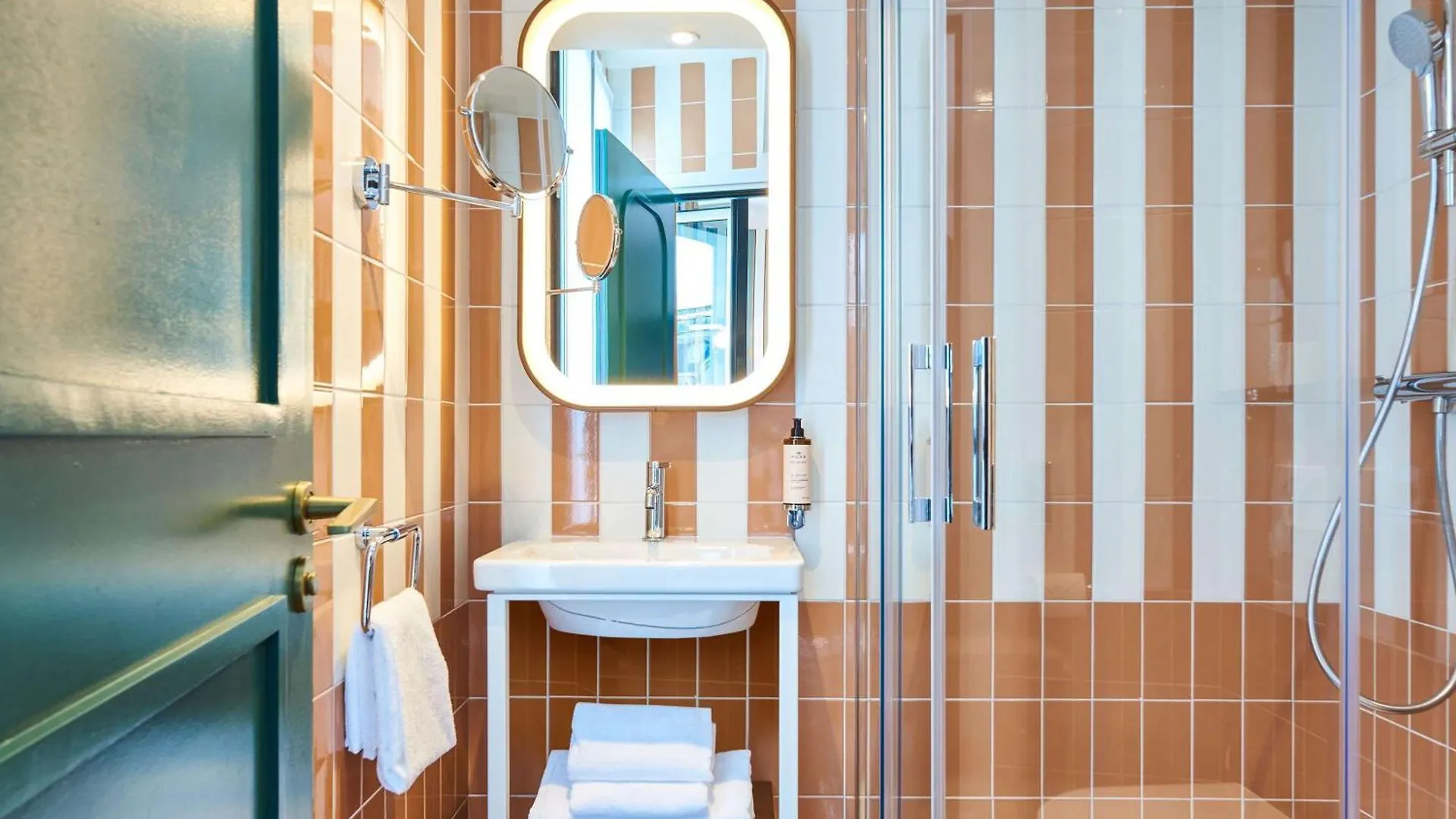 Hotel ibis Paris Sacré Coeur 18ème