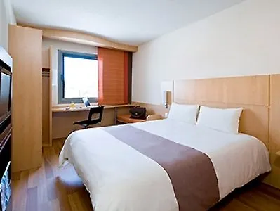 Mercure Paris Butte Montmartre Basilique France